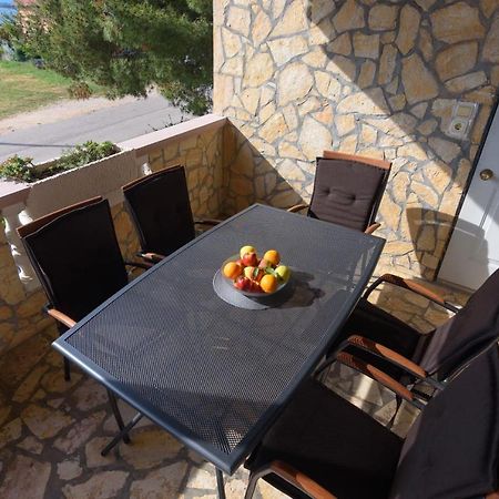 Apartman Bitunjac Gornji Karin Exterior foto