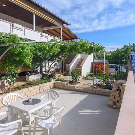 Apartman Bitunjac Gornji Karin Exterior foto
