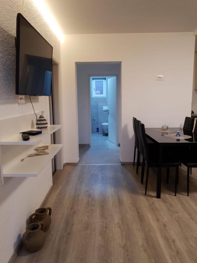 Apartman Bitunjac Gornji Karin Exterior foto