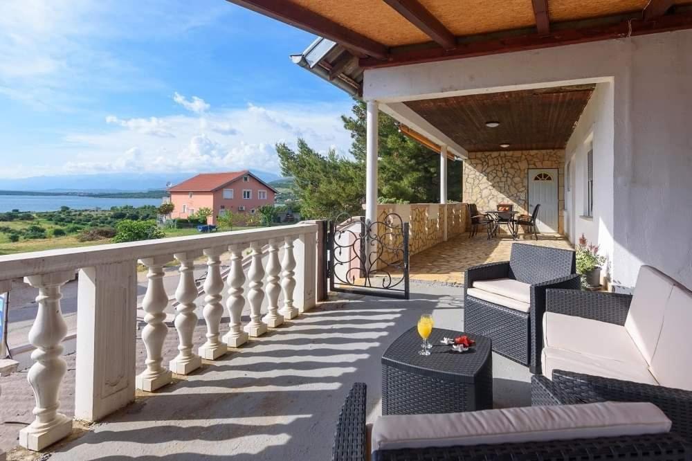 Apartman Bitunjac Gornji Karin Exterior foto