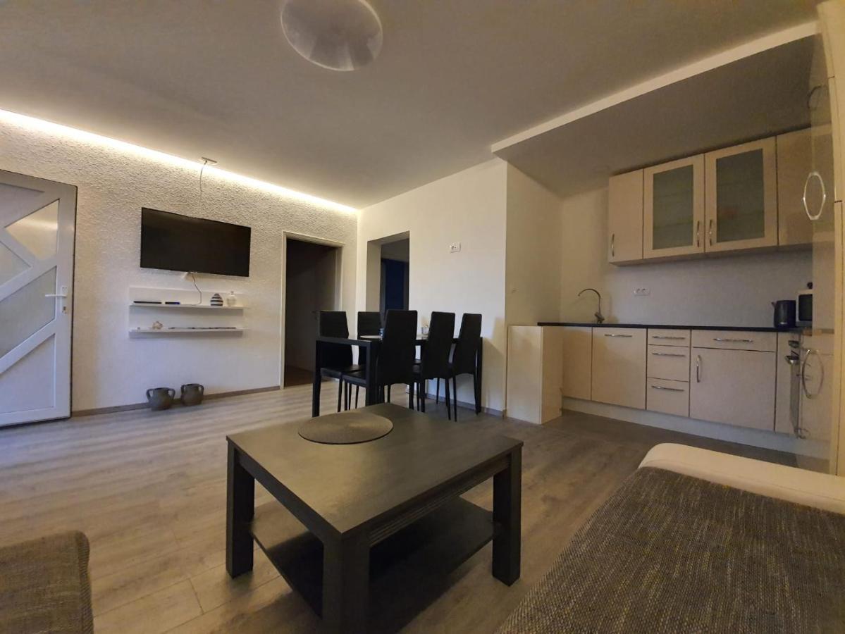 Apartman Bitunjac Gornji Karin Exterior foto