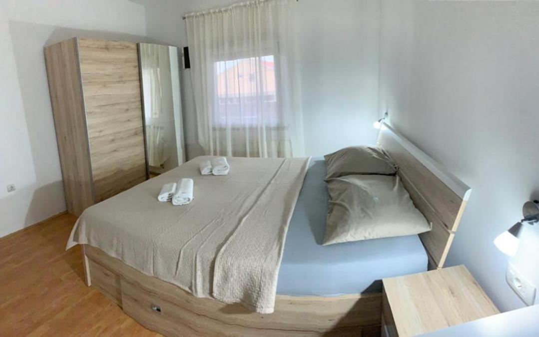 Apartman Bitunjac Gornji Karin Exterior foto
