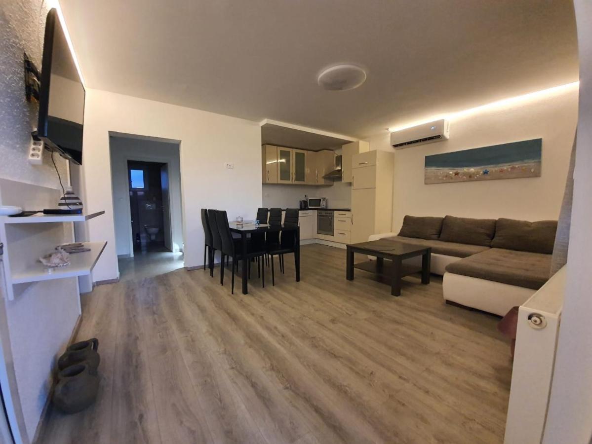 Apartman Bitunjac Gornji Karin Exterior foto