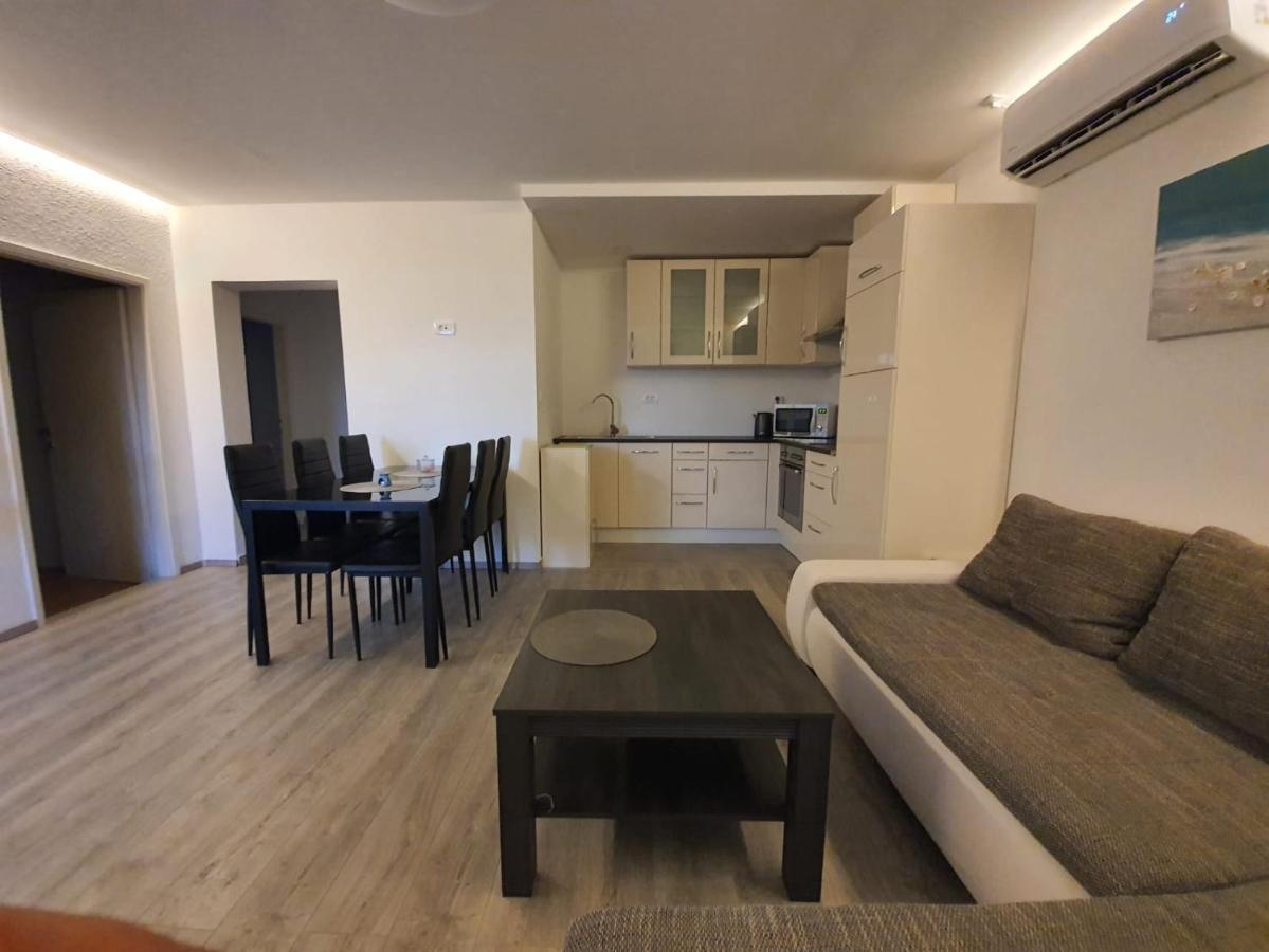Apartman Bitunjac Gornji Karin Exterior foto