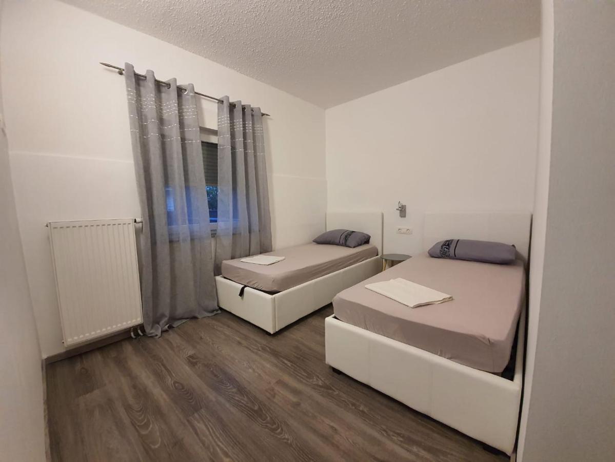 Apartman Bitunjac Gornji Karin Exterior foto