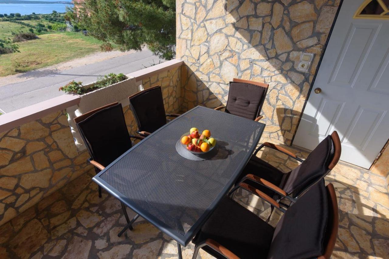 Apartman Bitunjac Gornji Karin Exterior foto