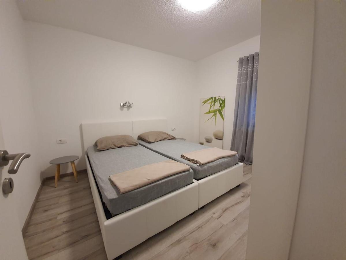 Apartman Bitunjac Gornji Karin Exterior foto