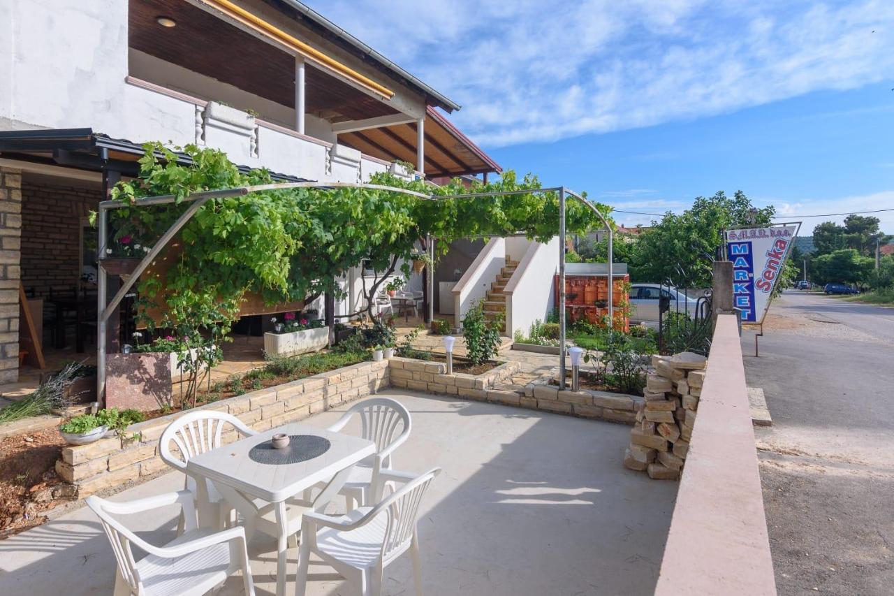 Apartman Bitunjac Gornji Karin Exterior foto
