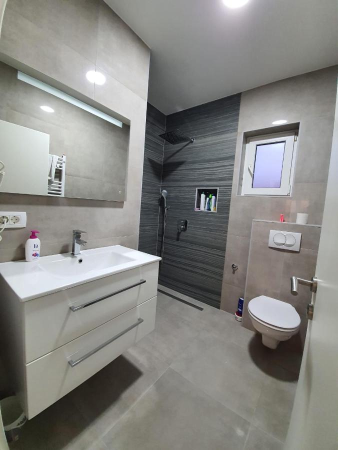 Apartman Bitunjac Gornji Karin Exterior foto