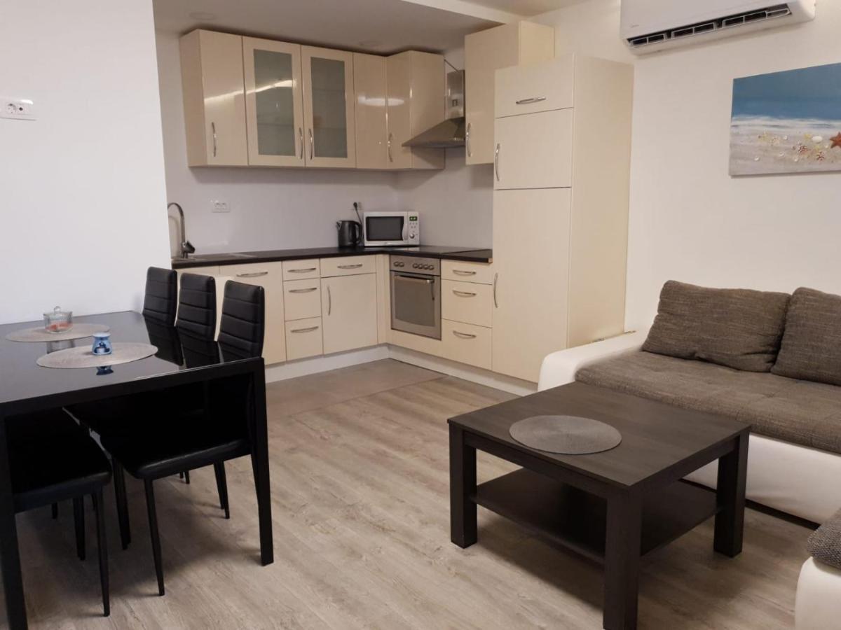 Apartman Bitunjac Gornji Karin Exterior foto